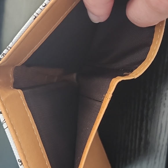 Peanuts Snoopy Wallet - White and Tan - Picture 4 of 8